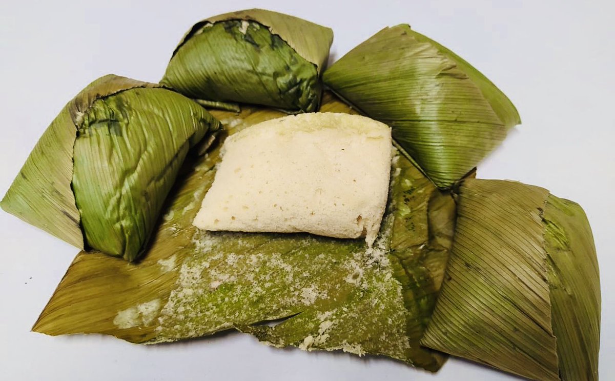 Esponjado, o bollo esponjado o mantecada; en otras regiones  quimbolito. Es un Postre típico campesino Santandereano hecho con harina de maíz cocida al vapor, dando una masa esponjosa con sabor similar al pastel, decorados con uvas, y envueltos en hojas de achira, bijao o plátano