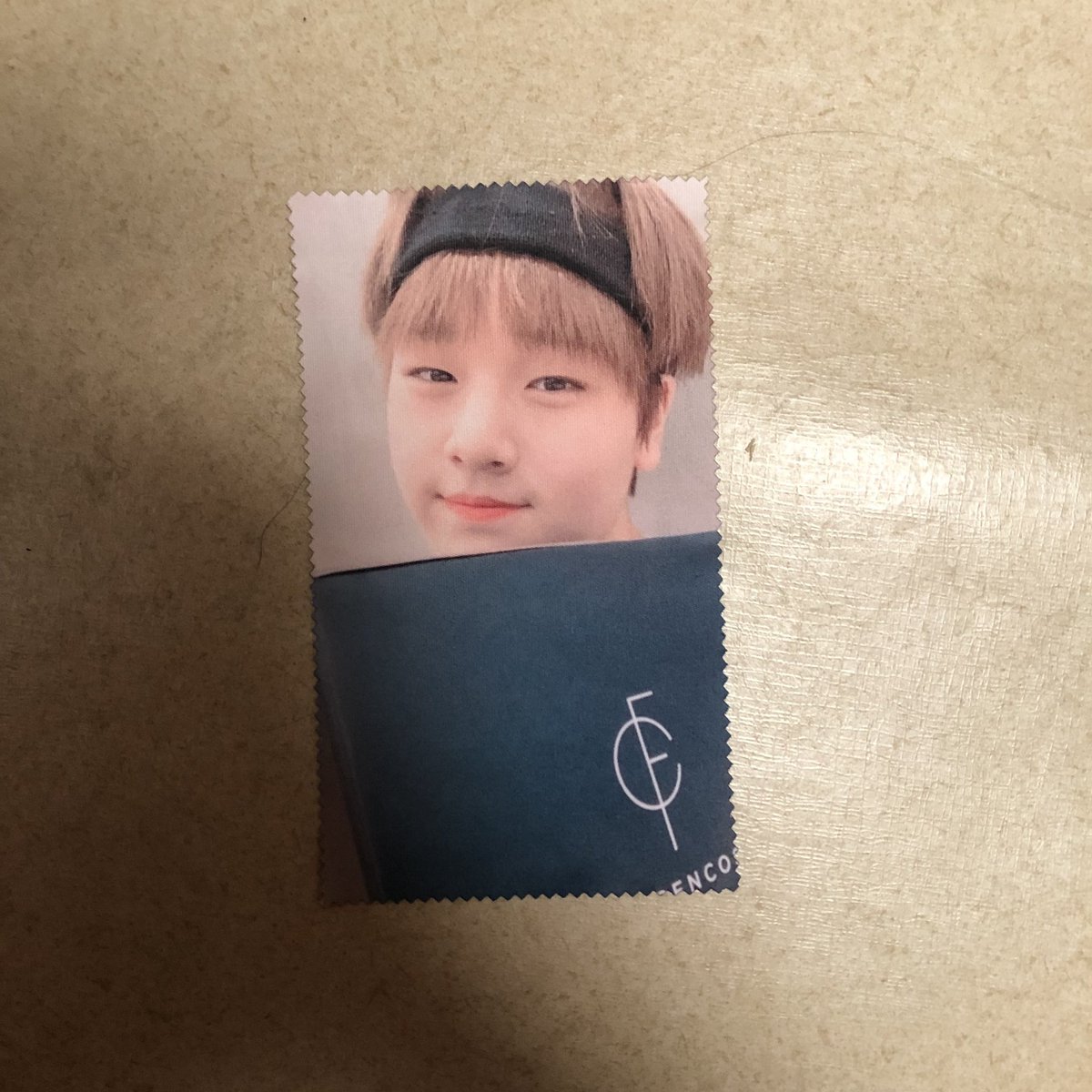 h88944n's tweet photo. 남도현 안경닦이 0.3에 양도해요 디엠주세요 
#남도현안경닦이 https://t.co/mJNSqVgHqX