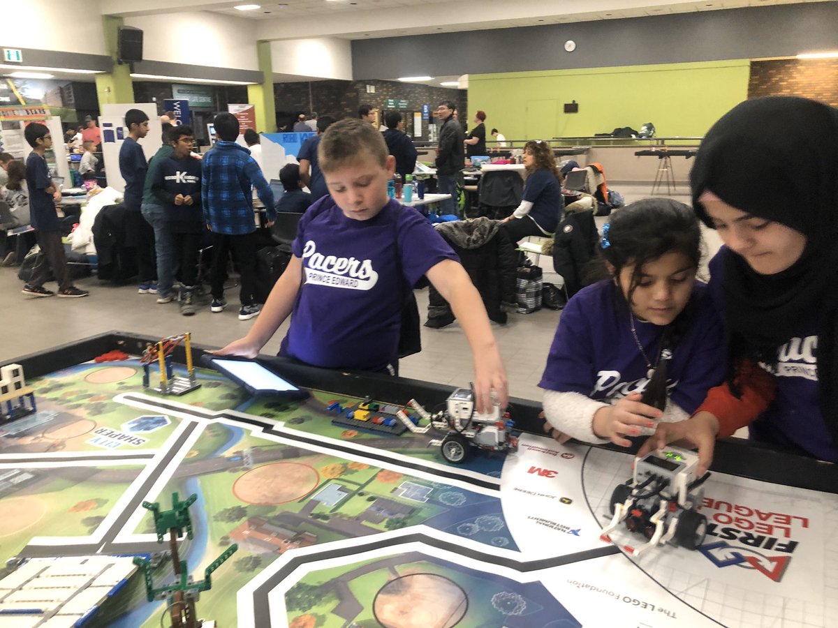 dannunzioFDK's tweet photo. Pacers Robotics Team getting in some  practice at St Clair College. Gavin is our only returning member. Looking for his leadership to guide the enthusiasm of his team mates. @PrinceEdwardPS https://t.co/8xNboFhjKu