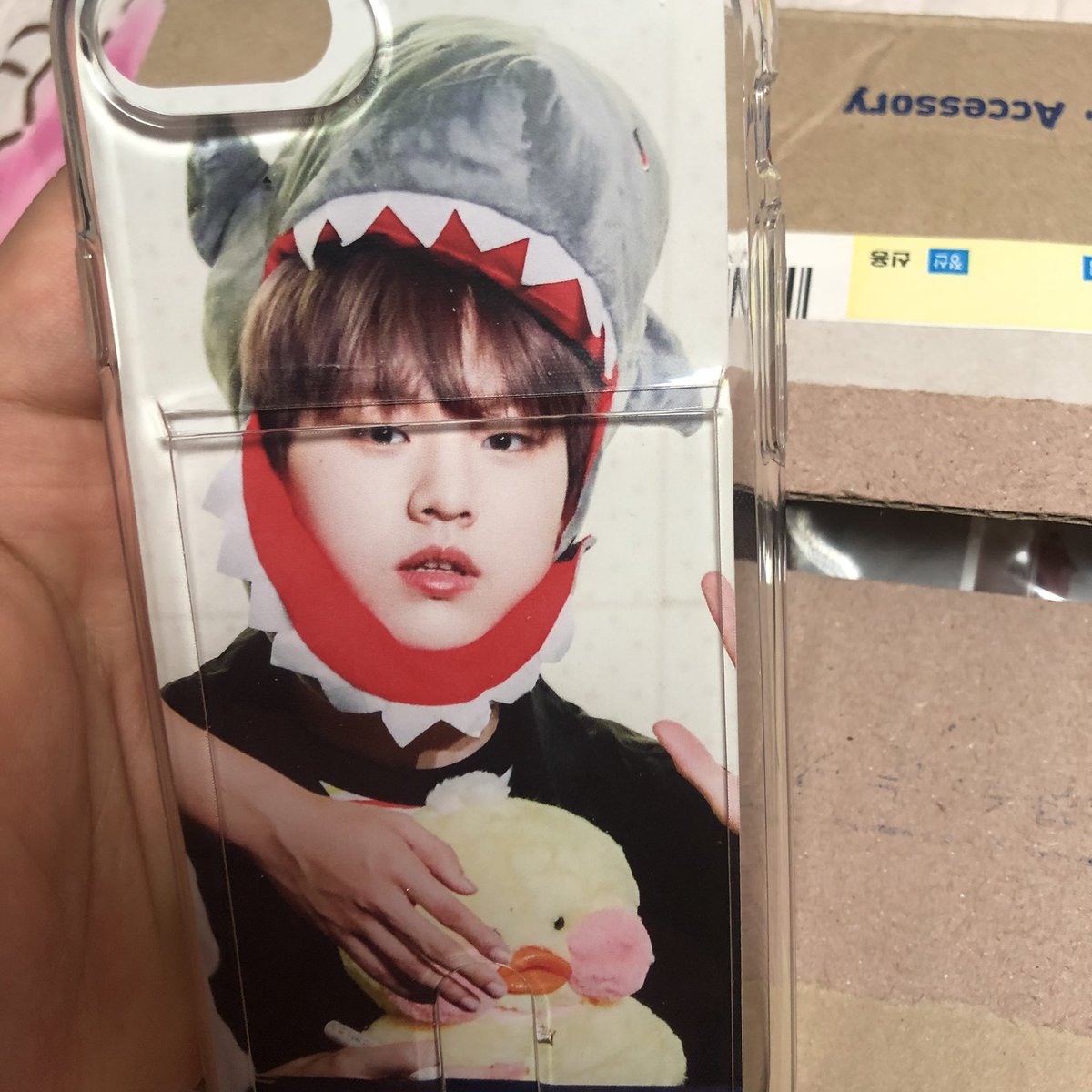 h88944n's tweet photo. 남도현 핸드폰 필름케이스 두개 0.3에 양도해요 기종 아이폰8이구요 투명케이스에 끼우면 두번째사진처럼 되요 디엠주세요 
#남도현필름케이스 #남도현폰케이스 https://t.co/5UIRrVO55b