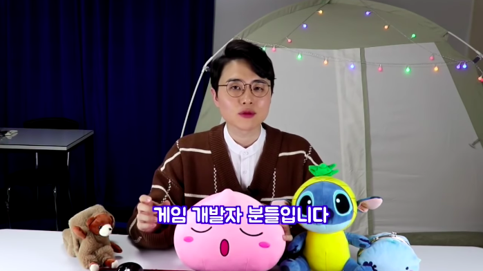 남도형

Q.게임 캐릭터 녹음은 어떤 형식으로 만들어가는지?

"우선, 제일 중요한 건 저의 의견도 있지만, 그 분(게임 캐릭터)들을 탄생시킨 부모님이 계시죠. 게임 개발자 분들입니다. 그분들의 의견을 제일 많이 수렴해요. 그 분들은 이 게임 캐릭터를 만들기 위해서 정말.."

(이어서)