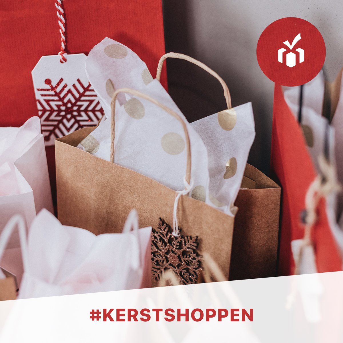 Gifthingsapp's tweet photo. Kerstshoppen wordt heerlijk als het vanuit je luie zetel kan! 
Bestel je kadootjes via de vele online partners op Gifthings en omzeil zo de drukke winkelstraten!
@bol_com @zooplusNL @Coolblue_NL @radbagnl  @ICIParisXLNL  @DreamLandBE @mediamarkt_nl  @Fnac_Belgium @studio100 https://t.co/1LgptQ658A
