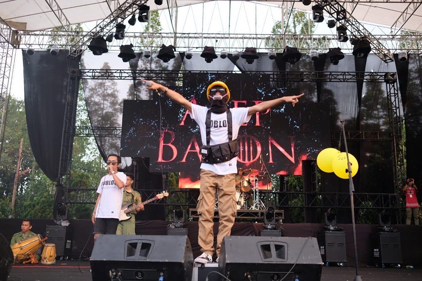 SuperMusic_ID's tweet photo. Teriknya cuaca Bandung siang ini membuat @Hellprint_Day makin โmemanasโ. Para penampil juga berhasil membius para Superfriends.
Masih ada band-band dari berbagai genre yang nggak kalah keren bakal memeriahkan #HELLPRINT2019. Stay tuned!
#SUPERMUSIC #HELLPRINT #UNITEDDAY7 https://t.co/Kr5BPqk2jN