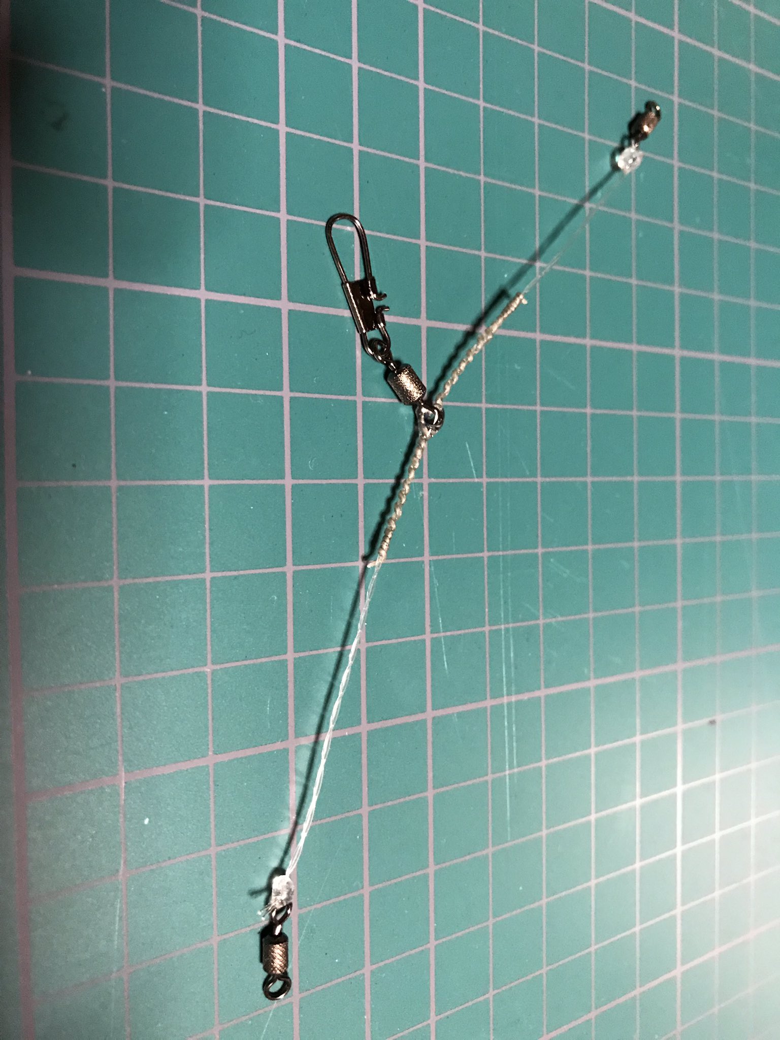 大槻 辰也 V Twitter 月末に宮城の正月には欠かせないナメタガレイを釣りに行く事になったので どうせなら自作仕掛けで挑もうと最初は撚り糸天秤から作成 スイベル小さくしてもっと軽く作れたのに標準サイズにしたのが失敗だった カレイ 仕掛け 撚り糸天秤