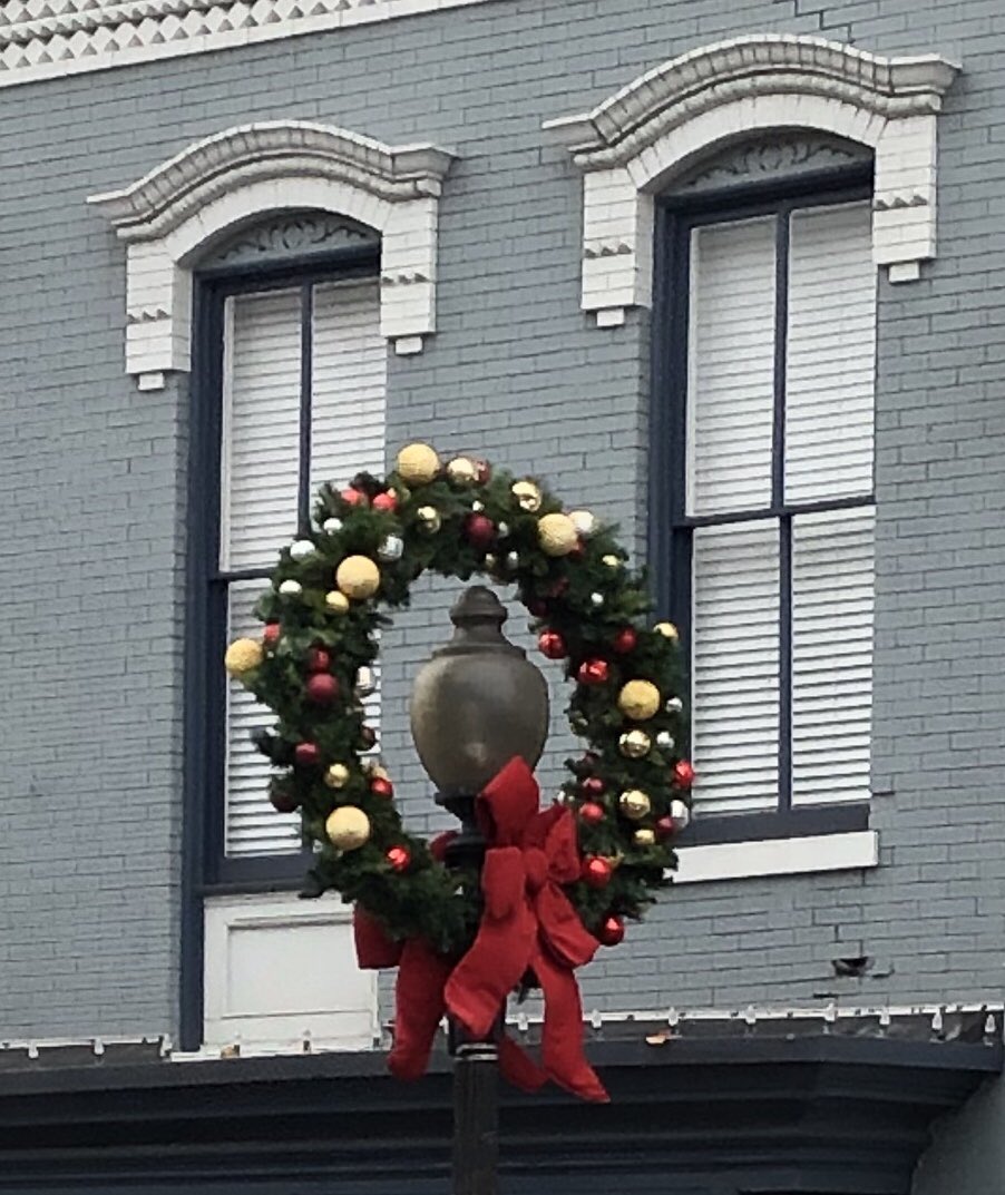 LilyLiuDC's tweet image. Scene on the street:  Which is your fav #geometricshape in this #photo?