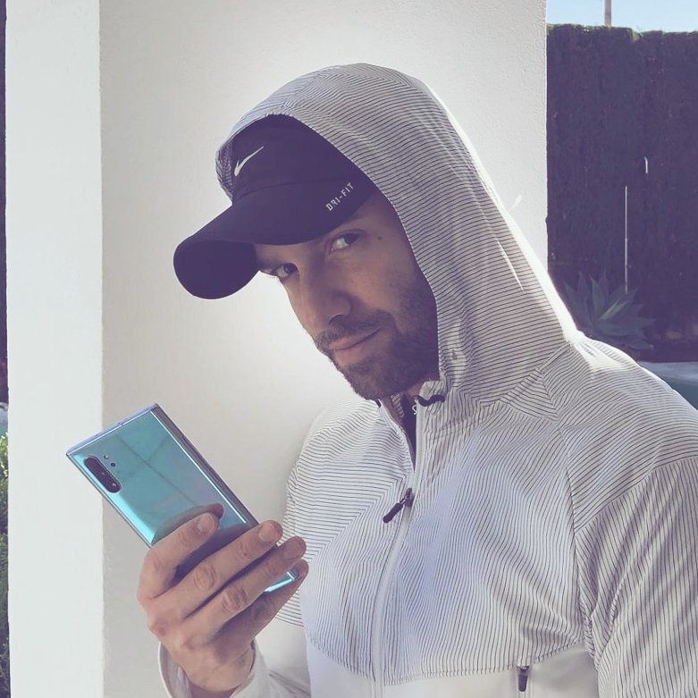 pabloalboran's tweet photo. Pillado mandándole un audio a mi equipo sobre los próximos acontecimientos.... ⚡⚡⚡⚡⚡⚡

#infraganti #galaxynote10plus #Momentosporvivir #teamgalaxy https://t.co/nITtD8Q8Je