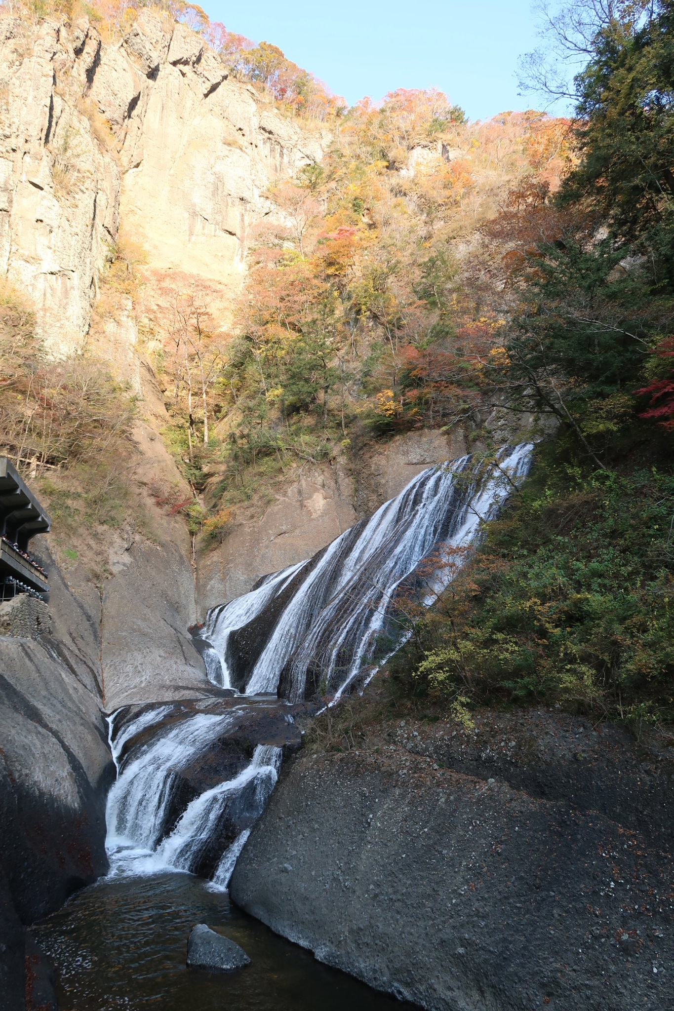 ｵｲ ﾀｶｲ 11月16日 紅葉を見に袋田の滝へ 袋田の滝は紅葉終わりかけだったけど 花貫渓谷がキレイだった T Co Lytnpsxwjl Twitter