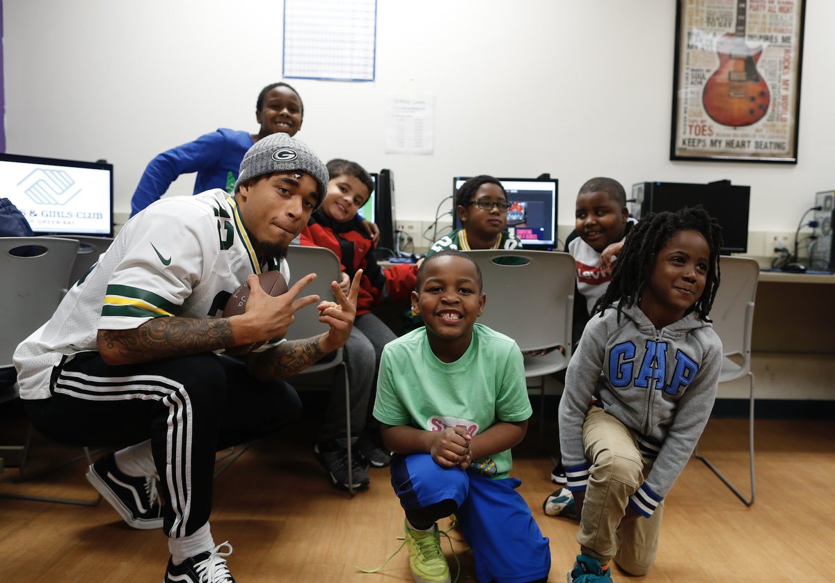 brgridiron's tweet photo. Jaire Alexander bought 100 jerseys, brought them to the local Boys and Girls Club and spent the day with the kids signing them for everyone 💯

The Packers corner grew up with the BGC and is repping them for #MyCauseMyCleats. https://t.co/wTMPKwD4RL