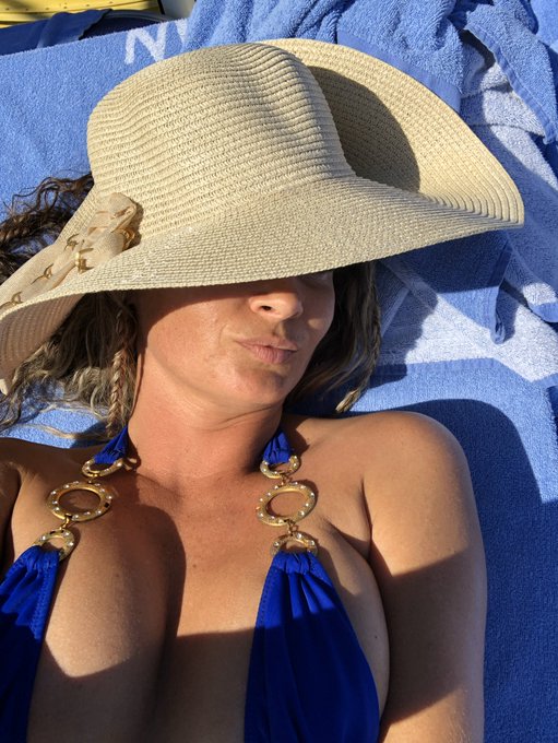 Watch Prinzzess Felicity's leaked NSFW photo on TwXstars