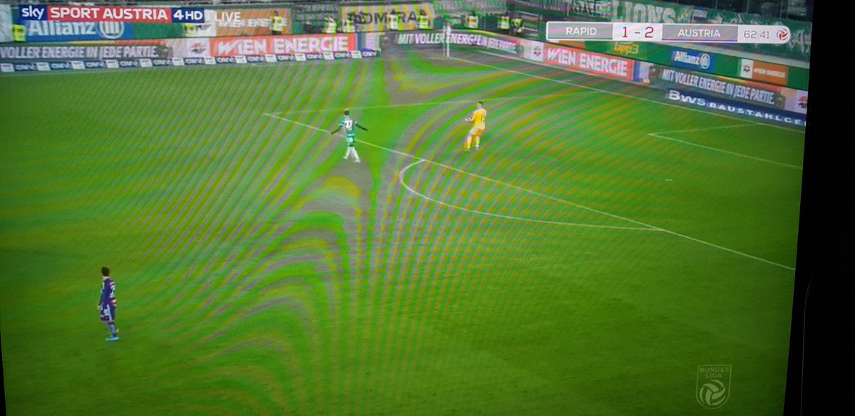 MichaelBonvalot's tweet image. Wiener Derby, Minute 62: Homophobe Sprechchöre aus beiden Fansektoren.

"Schwuler FAK" von homophoben Rapid-Fans, unmittelbar überstimmt von "Schwuler SCR" von homophoben Austria-Fans.

Das hat im Fußball nichts verloren.

#scrfak #faklive #scr2019