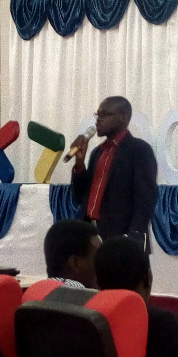 t0429n's tweet image. #DevFest 
#SawkiWebSms présenté par @AratelBassir CEO de @dev4smart.
Il permet d&apos;envoyer et recevoir des SMS  et cible particulièrement les PME, banques, ONG, particuliers et développeurs.
Faible coût, programmation des SMS, adaptabilité sont les avantages de cette solution.