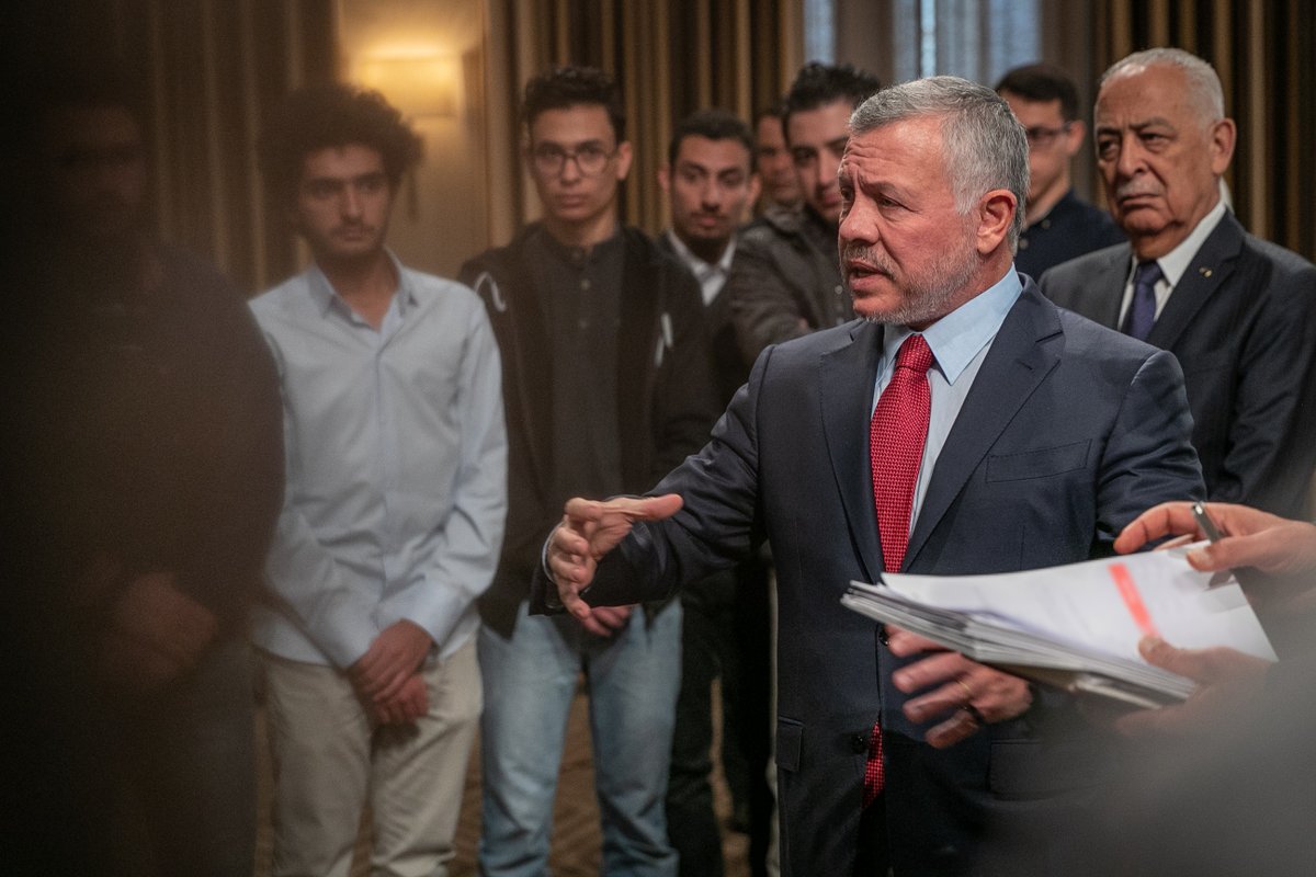 RHCJO's tweet photo. جلالة الملك عبدالله الثاني يلتقي طلبة جامعيين أردنيين حققوا نتائج متقدمة في مسابقتين عالميتين للبرمجة #الأردن

His Majesty King Abdullah II meets Jordanian university students who achieved outstanding results in international programming competitions
#Jordan https://t.co/OsLDJQMMjs