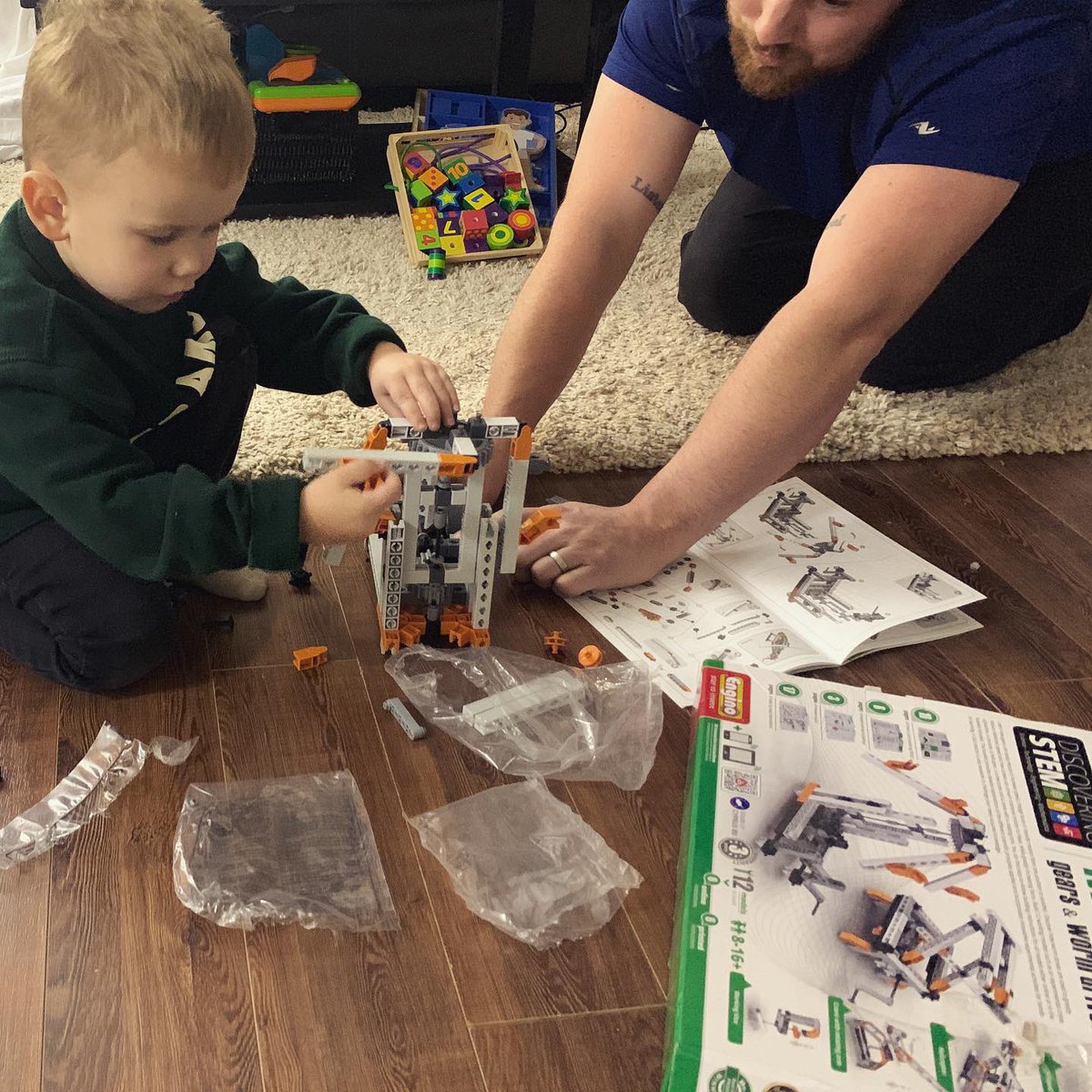 simard_tosha's tweet photo. #STEMSunday 🏗🎄 https://t.co/zToCgwtC0X