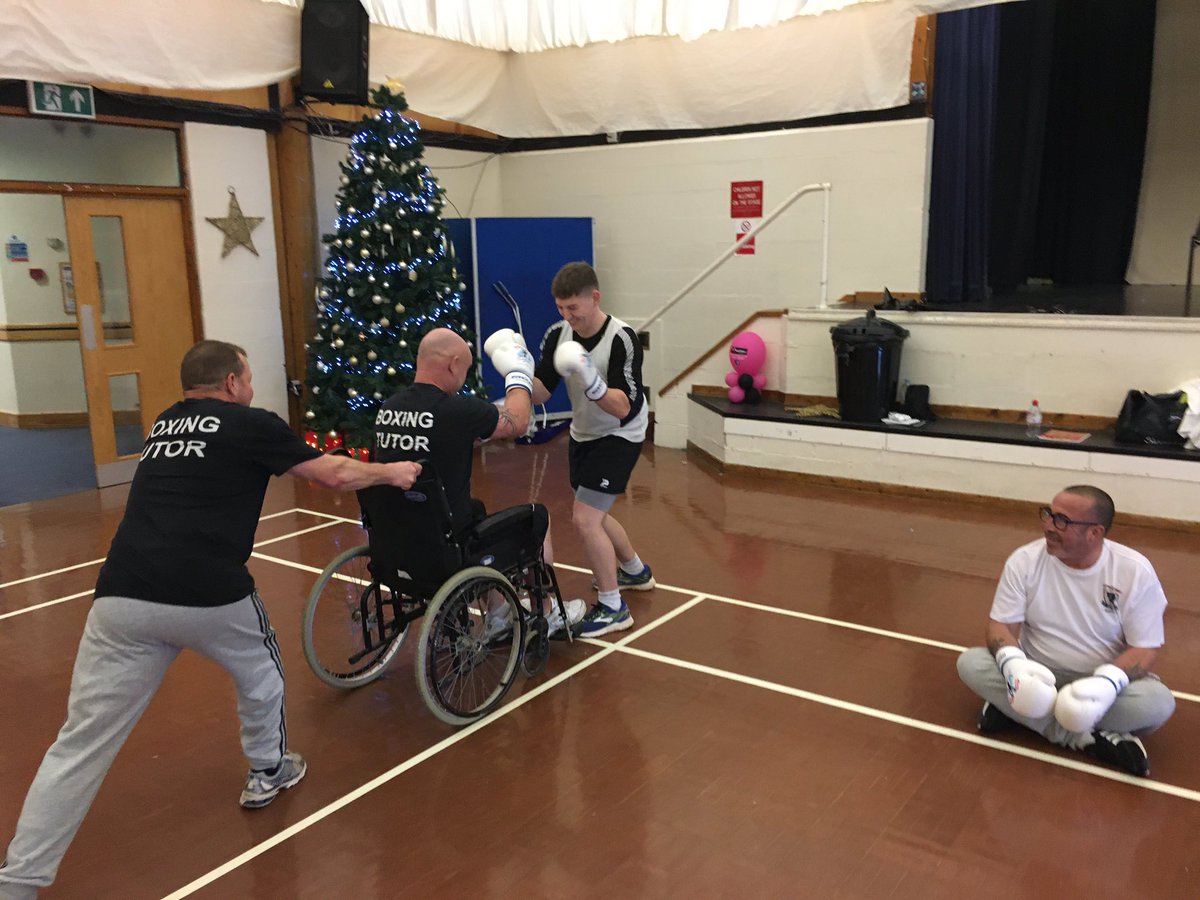 HaylingFire21's tweet image. @HaylingFire21 team members attending Heart of Hayling boxing training day. Mental health awareness concerning children and expert training on inclusion. Great day @BoxingTutor @HFRSInclusion @TheDMWS @HaylingPolice @HaylingOf