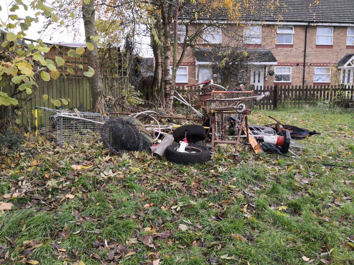 Sandile_CRT's tweet photo. Another superb work from our lovely volunteers near Rhye house!💪 #lifebetterbywater 
@CRTSouthEast @LottieBW @VolOfficer @CRTvolunteers https://t.co/SWPcQvXS8D