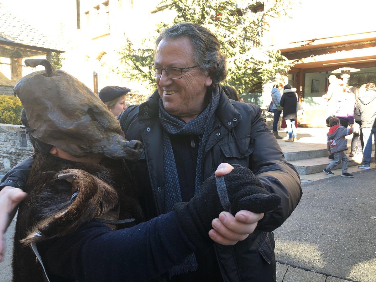 PerOrdino's tweet photo. Aquest mati els candidats de X,Ordino, han visitat la Fira de Nadal i han assitit a la representació de l’ultima Óssa d’ Ordino 1875. Ens ha agradat molt disfrutar de les tradicions i cultura de la nostra parròquia, que nosaltres conservarem i potenciarem amb la vostra confiança. https://t.co/RL9FzvvsEL