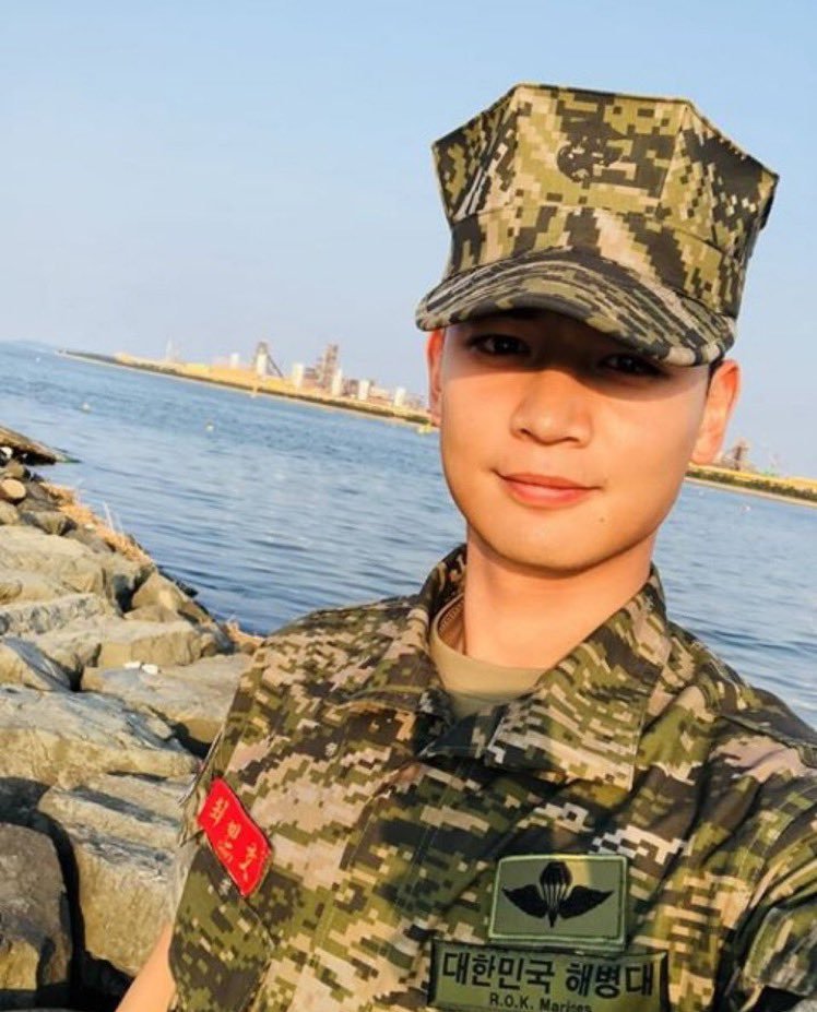 5HINee_Chile's tweet photo. 🎂❤ #HAPPYMINHDAY ❤🎂

Porque no hay distancia ni ejército que nos separe de ti, te deseamos un enorme feliz cumpleaños que puedas disfrutar con familia y amigos ¡Feliz 28 años y te amamos mucho, Minho! 😍

#민호생일축하해
#해병민호의_스물아홉번째_겨울
#민호의_29번째_겨울 https://t.co/ycIcdPYx0Y