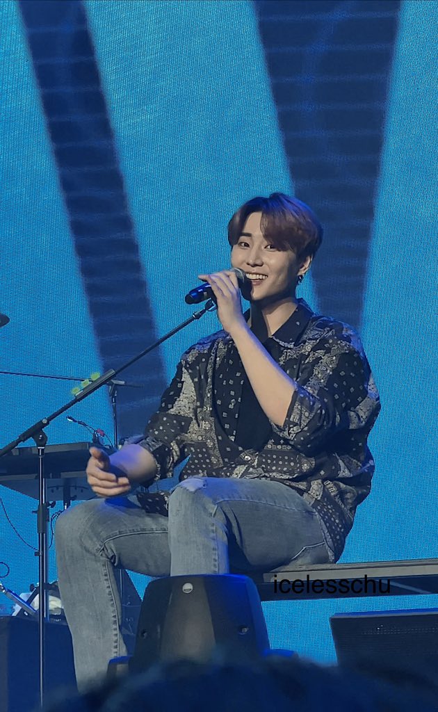icelesschu's tweet photo. ไอ่ต้าวคังยอนฮยอน 🦊💛 #DAY6GRAVITYinBKK https://t.co/YL0GnQNrfV