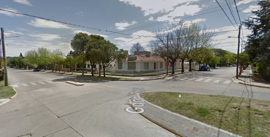 CarlosPazVivo's tweet photo. Denunciaron robos en vehículos estacionados en barrio Santa Rita https://t.co/63OSiqslu2 https://t.co/Lpoo4Amik5
