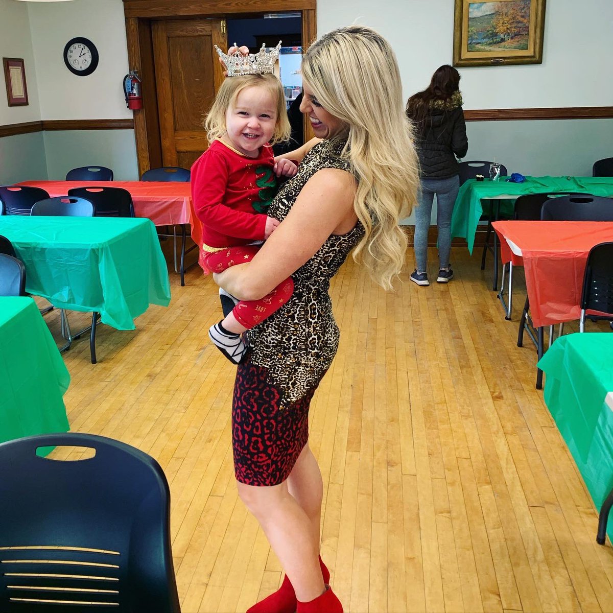 MissAmericaMI's tweet photo. Thanks to the @RamsdellTheatre for inviting me to be the Grand Marshall for Manistee’s annual Sleighbell Parade! 

It was a joy to read to children at the library, talk with guests at the Festival of Trees, and eat some roasted chestnuts from the open fire! https://t.co/BXOMuIWTqb