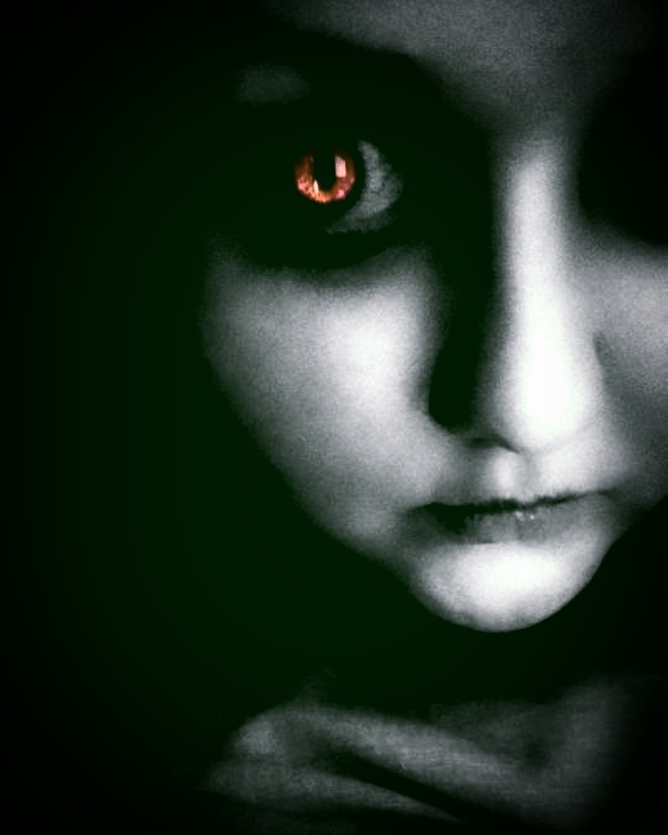 Jyuni8's tweet photo. One of the many faces of my #depression 

I want people to see what this hell looks like, that's why I started to take self portraits that maybe explains some parts of the pain. Sometimes words for all of it won't come out, so I chose this way. #FuckDepression https://t.co/VIoecR9MVz