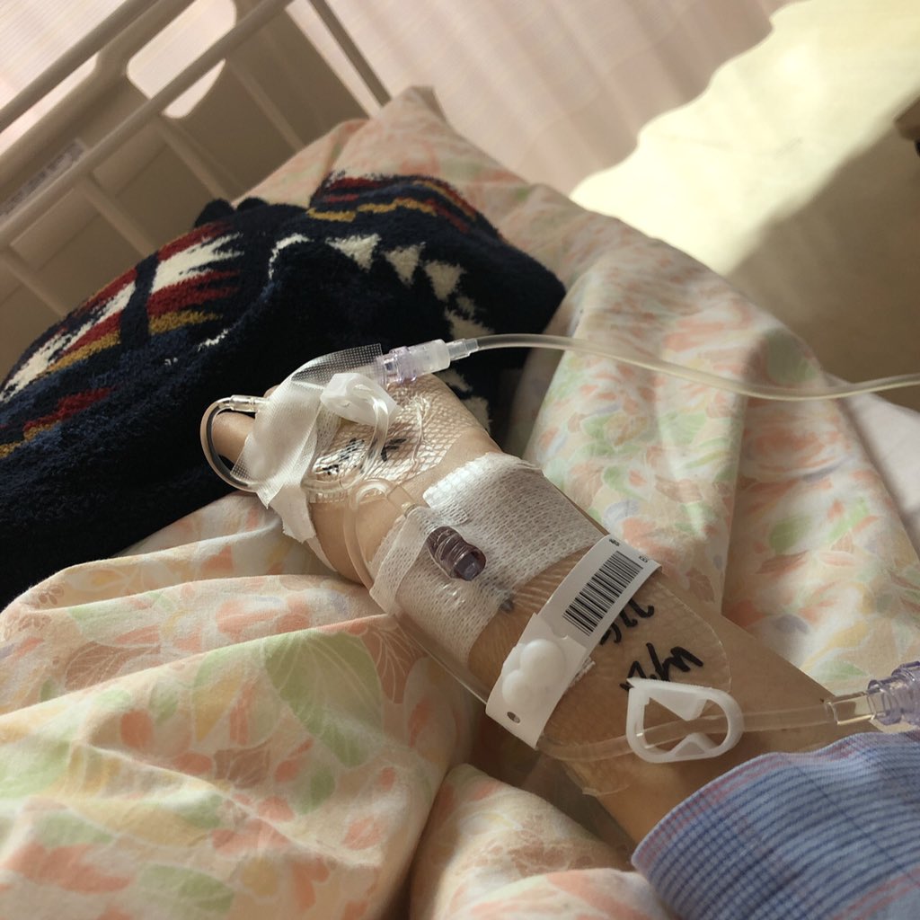 naokinki1's tweet photo. お久しぶりツイッター！実は39度以上の高熱が続き、どこの病院行っても風邪のこじらせと診断。処方された風邪薬を飲み続け、薬が切れたら再び高熱出るから薬漬けの毎日で一ヶ月以上経過😇病院先でダウンしてそのまま検査入院となり点滴の毎日でKinKi事追えれなかったけど2人の事は変わらず大好きだよ❤️ https://t.co/ub87eR5DgF