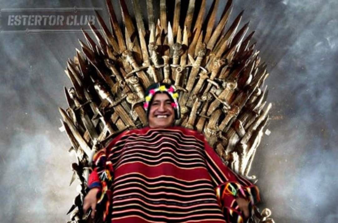 TataQuispe's tweet photo. #TataQuispe:
Me han puesto en la silla de #JuegodeTronos 🤣 los jóvenes de #TeamTataQuispe 
Buen fin de semana hermanos, yo sigo trabajando y en la semana tendremos los primeros resultados. https://t.co/Zv0KMy7qP9