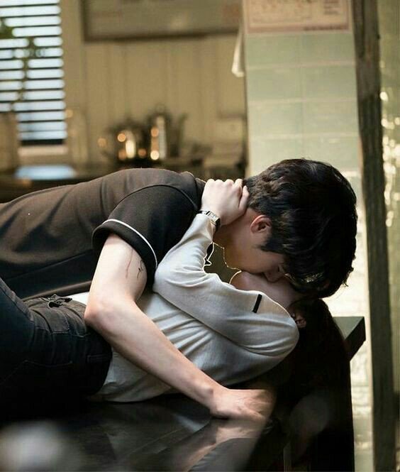 scarieur's tweet photo. Zwou SΓ©ilen mat awer een eenzege Gedanken, Zwee HΓ€erzer dΓ©i als ee schloΓ«n.
#SeductiveSunday
#SeductiveCouple https://t.co/ot3Mt3Xb8I