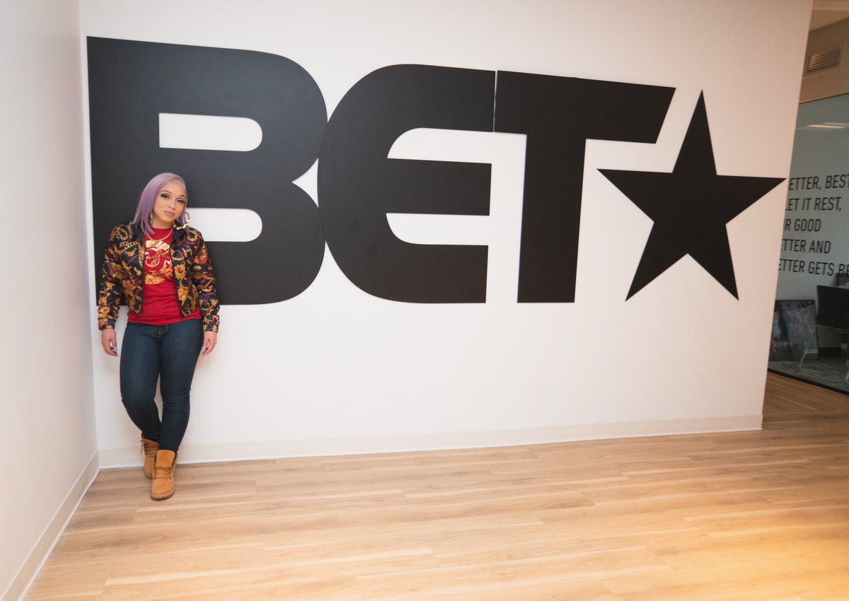 HunniEllis's tweet image. #Blessed 
Thank you @bet for having me... 
see y’all again soon 😘

📸 @_andrewrose 
Hair @mikey_truestory 
MUA @jaejthemua 
Jacket @truereligion 

#myexecutiveroom
#DarkPastBrightFuture