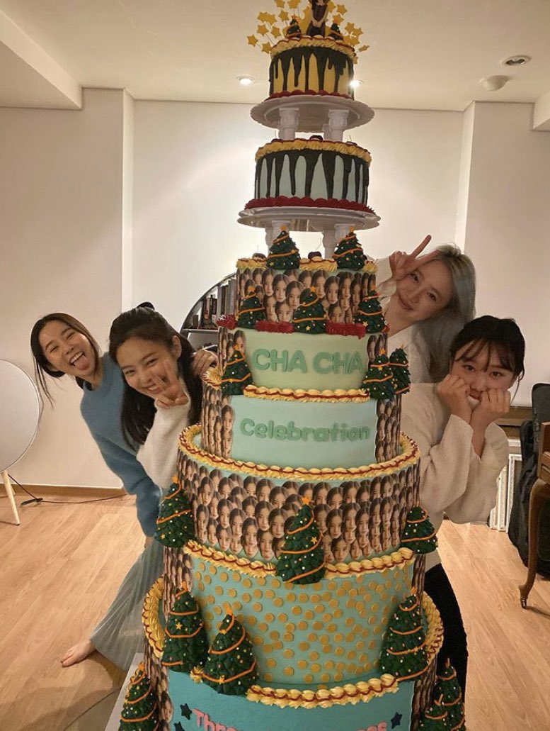 allblackpink205's tweet photo. คนที่ถ่ายรูปนี้ คุณคิดว่าเป็นใคร. ?????? มโน เป็นอิพ่อ ตามพิเจนไป.  ส่วนจะไปหาใครนั้น 🤭🤭🤭🤭 #lichahee https://t.co/YmLMOA3iIE