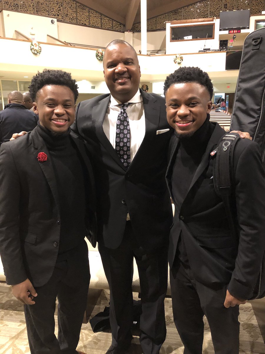 The Moore Twins enjoying a musical evening with Minister Donald Lawrence, John Stoddart, the talented young Pianist, Asriel Davis, Dr.  Cedric Dent (Formerly of Take 6) &amp; Dr. Carlton Byrd (Pastor of the OU Church) after the Donald Lawrence/Aeolians concert at Oakwood University.