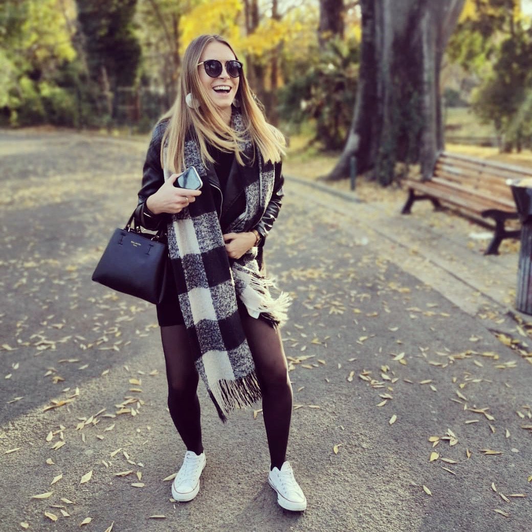 DelaplaceEmilie's tweet photo. « C'est bien la pire folie que de vouloir être sage dans un monde de fous. » 🤪#southoffrance #montpellier #weekenddefolie #withfriends #crazy #girl #smile https://t.co/sQxkHo6OQb