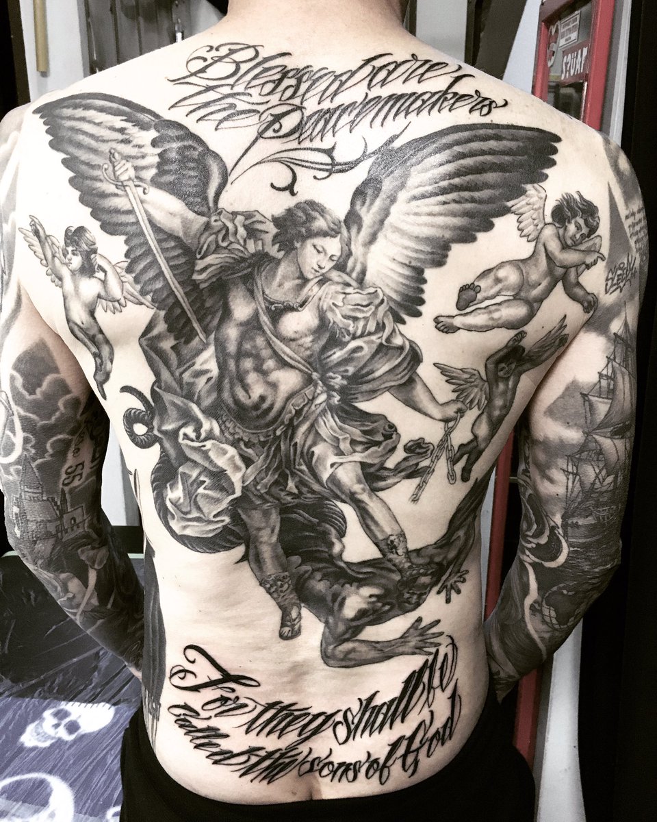 O Xrhsths スリーピー Sto Twitter 今日も紙幣のバラ とか大天使ミカエルの背中とかブラック グレーをやりました カジノのやつがホンマに細かい Hyperdragon 高知 Tattoo 刺青 タトゥー 入れ墨 高知tattoo 高知タトゥー
