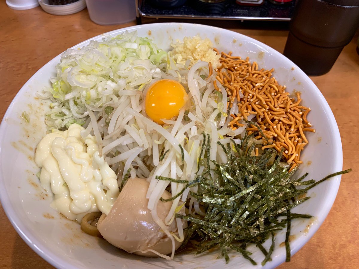 punikigohan's tweet photo. 最近食べた深夜のラーメンテロ https://t.co/6vGF5ZsuVR