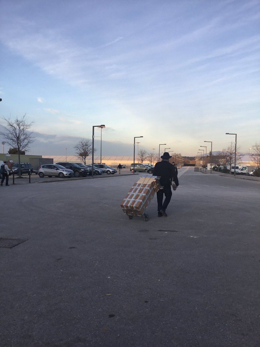 AbeilleDeFrance's tweet image. #Simapi this is the end... A 17h, le salon fermera ses portes