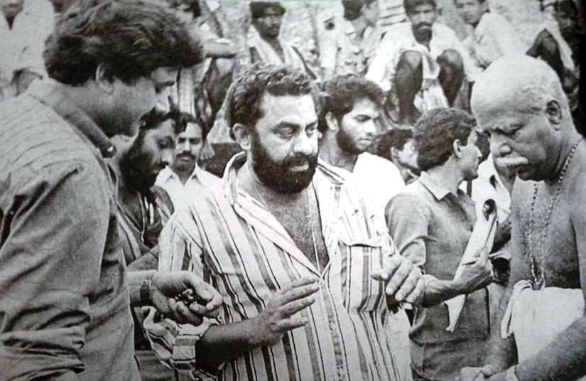 Advaid അദ്വൈത് on Twitter: "Director Padmarajan alongwith Jayaram and Thilakan on the sets of 1988 Malayalam movie Moonnam Pakkam (The Third Day) Sometimes, death brings to surface the depth of a relationship.…