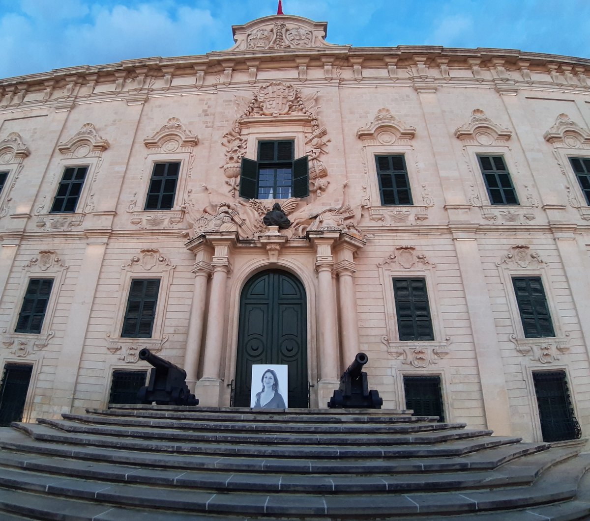 Amy_Mallia_'s tweet photo. @JosephMuscat_JM let this be a #reminder of what happened under your #watch.
#protest #Malta #MaltaCorruption #corruption #AntiCorruption #Resign #mafia #DaphneCaruanaGalizia https://t.co/rMh3C2dLyK