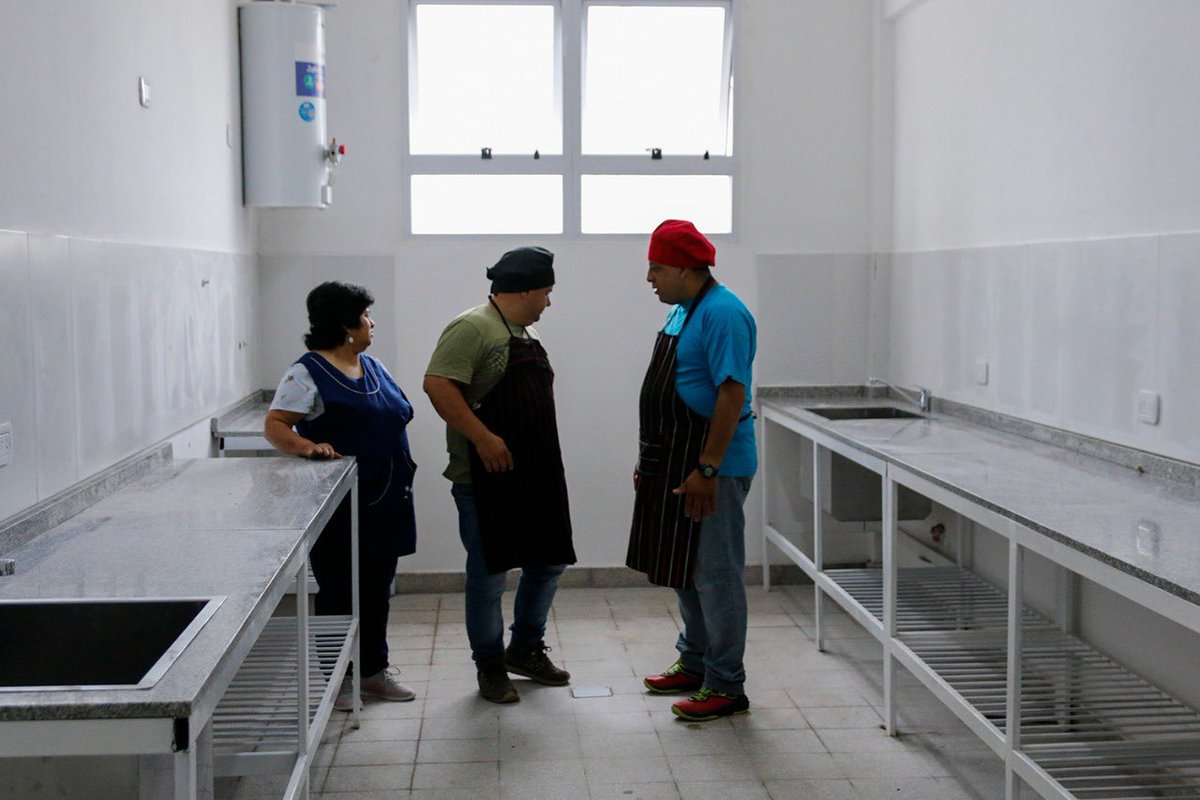 MunicipioPilar's tweet photo. ¡Mirá como quedó la Escuela Pirimaria Nº28 de #DelViso! Renovamos la cocina y ampliamos un aula que permitirá sumar 60 nuevas vacantes para nuestros chicos https://t.co/WtQnA0oDqY