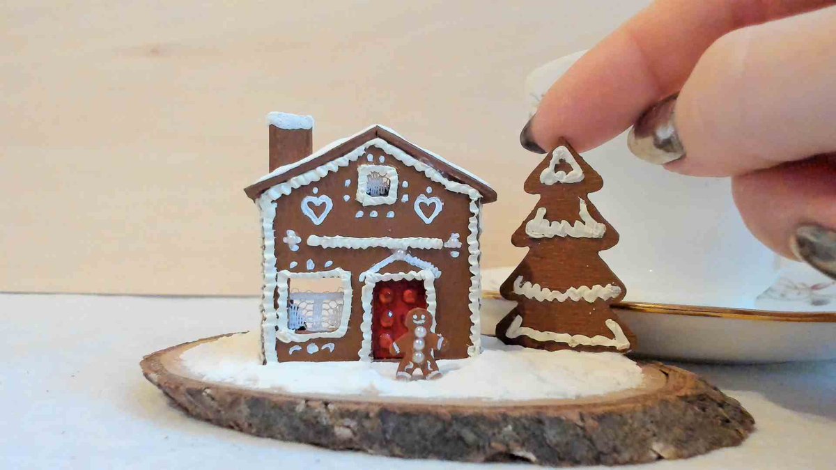 Available now on #etsy etsy.com/uk/listing/760… #144scale #scaleminiatures #dollshouse #Christmas #gingerbreadhouse #candy #Christmas2019 #miniatures #handmade #Handcrafted #twitchstreamer #artistsontwitter