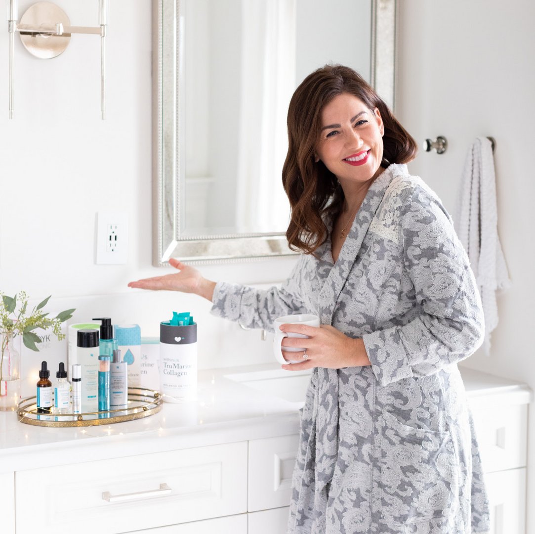 ProjectSkin_MD's tweet photo. On the 8th Day of Christmas, @jillianharris brings you the gift of GLOW ✨ 

Enter here for your chance to win our ultimate skincare collection (psst @SkinCeuticalsCa, @withinusnatural, @Colorescience and more!): https://t.co/39U7PXbOVZ 

#jillys12daysofchristmas https://t.co/97Qlpkd7iw