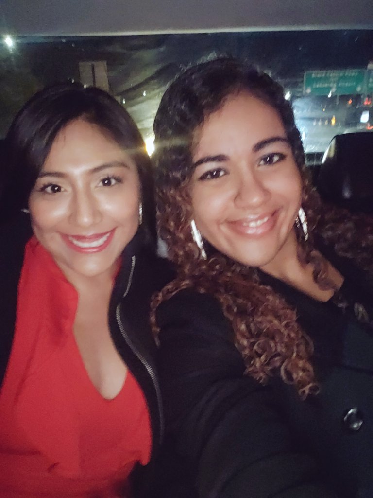 julianna__steph's tweet image. Just the beginning of a night full of dancing, drinking and hookah. #Myfeetaredone #Missingone #hungover