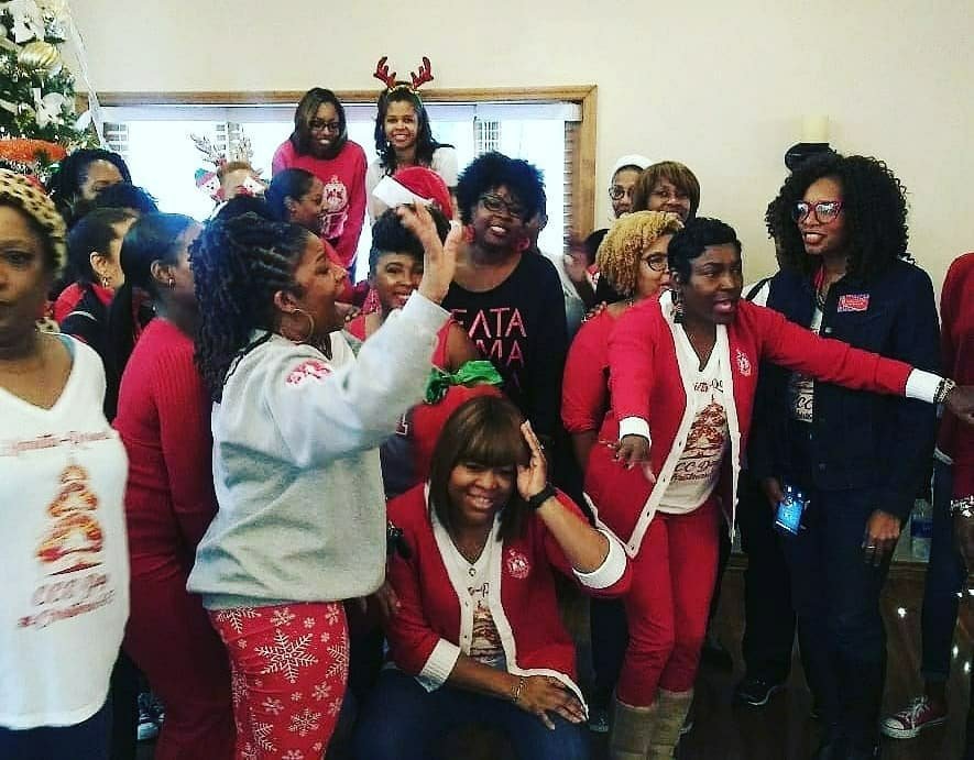 dstmrac's tweet photo. The brothers of #atlgradiotas assisted the ladies of MRAC [ CCC] in serving Riverside Elementary at the Santa Pancake Breakfast. @NPHCofATL #dstmrac #SeasonsGreetings https://t.co/bU4zLHfdmG
