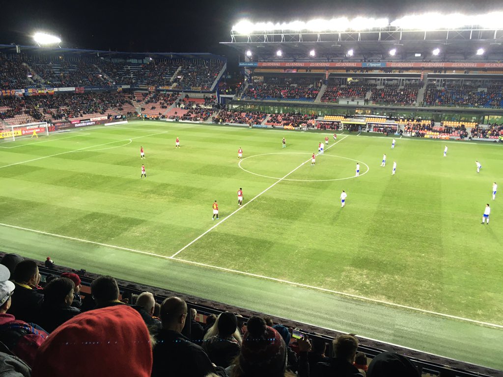 tomkrivda's tweet photo. Letos naposledy na #acsparta. Sparťani, dejte jim bůra! A Nadačnímu fondu @ACSparta_CZ 50.000,- za tombolu! #spartanisobe #nfacs https://t.co/6DgQoE4vJk