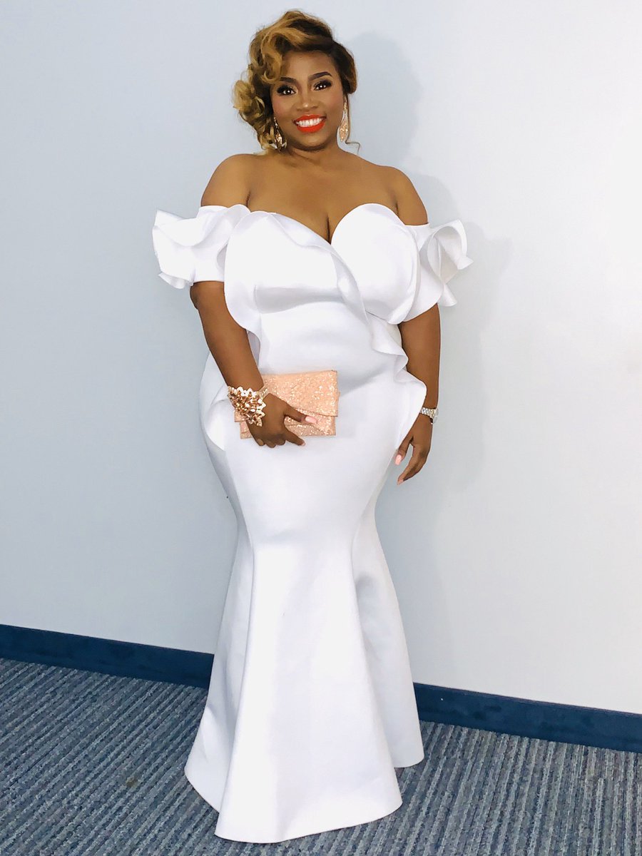 miss_lwilliams's tweet photo. Last night was magical!! A special thanks to my friend/MUA, Doll who always “beats my face out the box” even though I always fight her about eyeliner & dark eye shadow. (My eyes are super sensitive.) 😘😘😘
Outfit Details:
Dress: Forever 21
Shoes: #TedBaker
Acc: #SamMoon https://t.co/1KwDhdhPZZ
