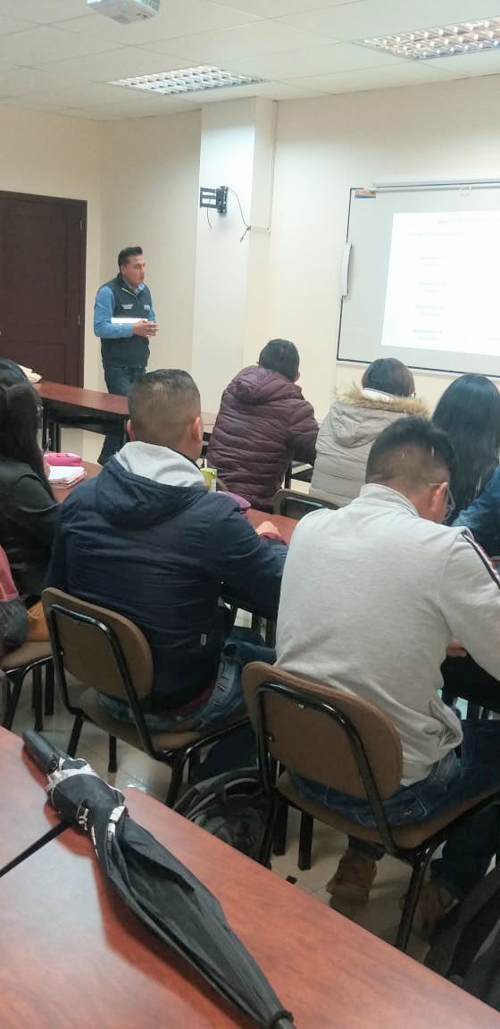 AgrocalidadZ1's tweet photo. #Carchi | #Agrocalidad capacitó a estudiantes de la @UpecCarchi sobre normativa fitosanitaria vigente en el país #CultivosSanosYDeCalidad https://t.co/mKjETO27l8