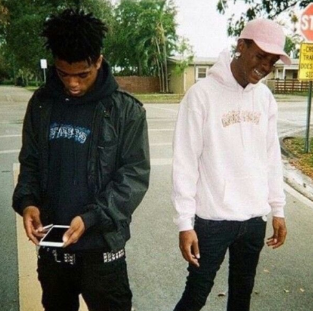 doubtingme's tweet photo. @THESLUMPGOD :( https://t.co/xSDH5VLLzb