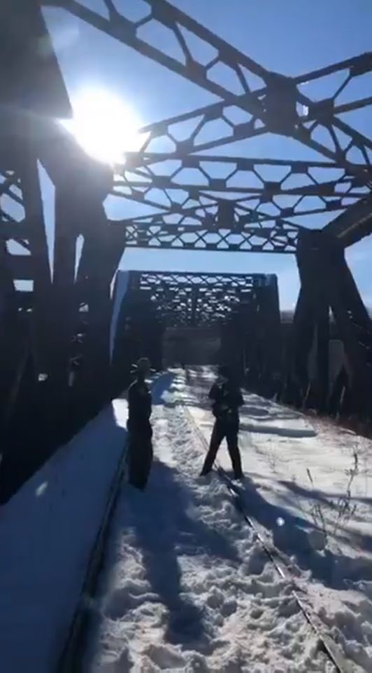 ECHOActionTeam's tweet image. Our friends at the @ClimateDisobey are blocking the railroad bridge in Hooksett. The coal train is headed for the Merrimack Station coal plant in Bow, stopped for the 3rd time since last night. #SOLIDARITY!

#CloseBow #NoCoalNoGas #BucketByBucket #TrainByTrain #NHpolitics