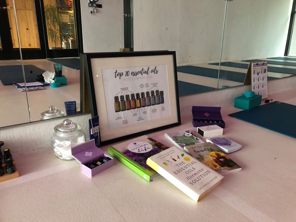 R1SEYOGA's tweet image. Massive thanks to #projectessential for this mornings amazing essential oils session at R1SE 💫
A wonderful restorative yoga session complimented with a variety of oils (Balance, Frankincense &amp;amp; Grapefruit) and a fab tutorial on the top 10 oils to incorporate into your life!