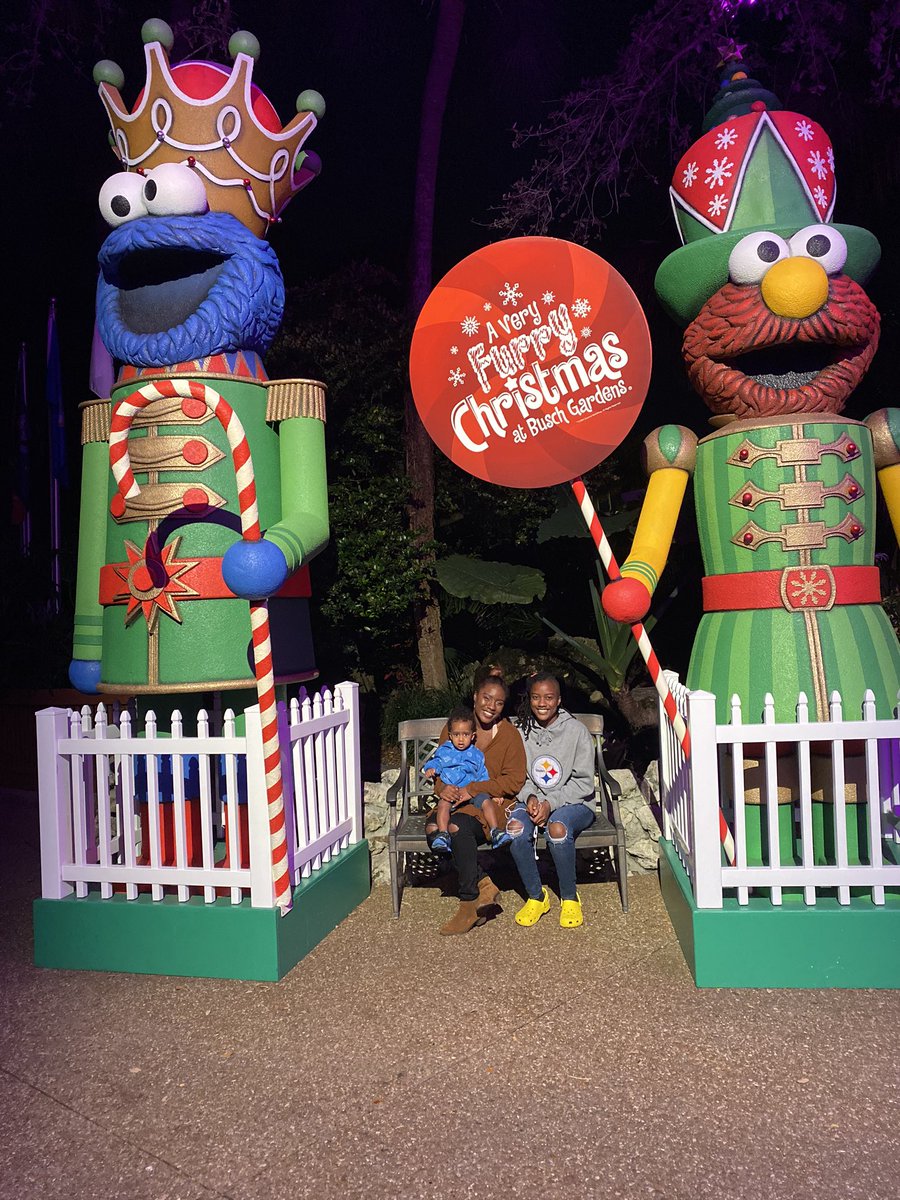 NJ_LCSW's tweet photo. Gotta love Christmas time in Florida! https://t.co/Tc9P9cHxeP