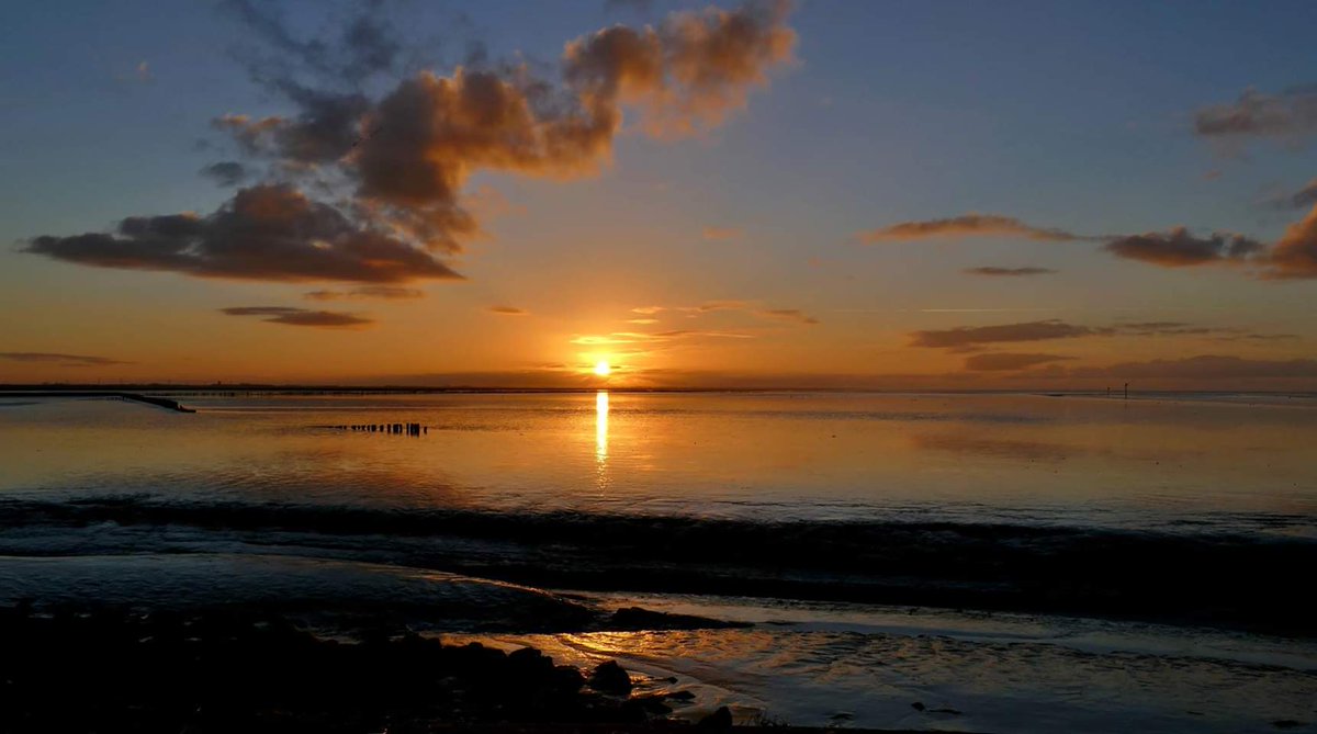 Vorige week op het Wad bij Holwerd <a href="/ItFryskeGea/">It Fryske Gea</a> <a href="/HolwerdaanZee/">Holwerd aan Zee</a> <a href="/waddentweets/">Waddenvereniging</a> <a href="/DSunsets/">DutchSunsets</a> <a href="/wadfotografen/">WADDENFOTO'S</a> <a href="/mooieluchten/">mooieluchten</a> <a href="/WerelderfgoedWZ/">Waddenzee Werelderfgoed</a>